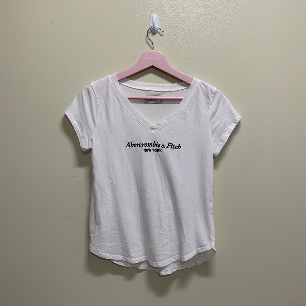 Fairly new soft white basic Abercrombie and fitch tee, super comfy and light.